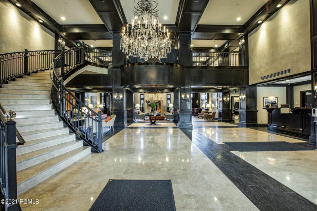 Waldorf Astoria Park City Lobby