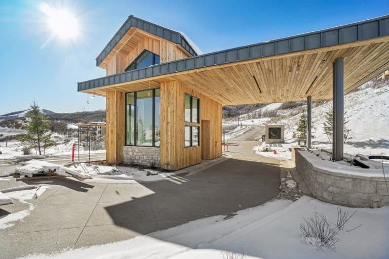 Gated entrance and private gatehouse at Velvaere Deer Valley