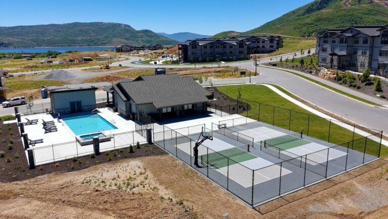Pool and pickleball courts at Mayflower Lakeside