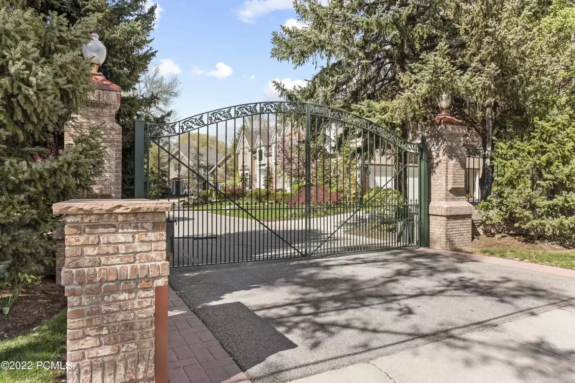 6372 Braxton Court, Salt Lake City, Utah 84121